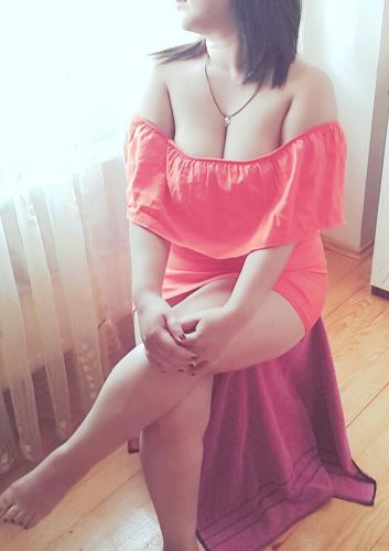 Gösterişli esmer escort Rüya
