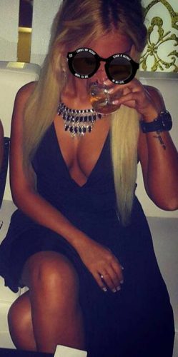 Gösterişli saksocu hatun Neslişah
