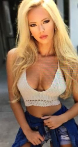 Neşeli fetişe açık escort Karmen