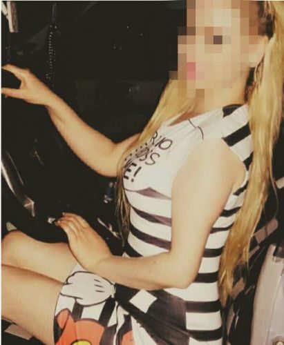 Olağanüstü esmer kız Aygen