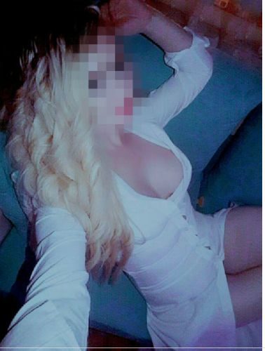 Olağanüstü esmer kız Aygen