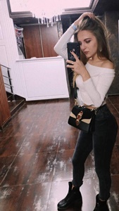 Sarışın Rüzgarı Konya'da: Kendinden Emin ve Sportif Vücutlu Escort