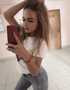 Sarışın Rüzgarı Konya'da: Kendinden Emin ve Sportif Vücutlu Escort