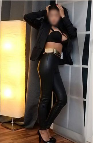 Seksapel orijinal resimli escort Fahriye